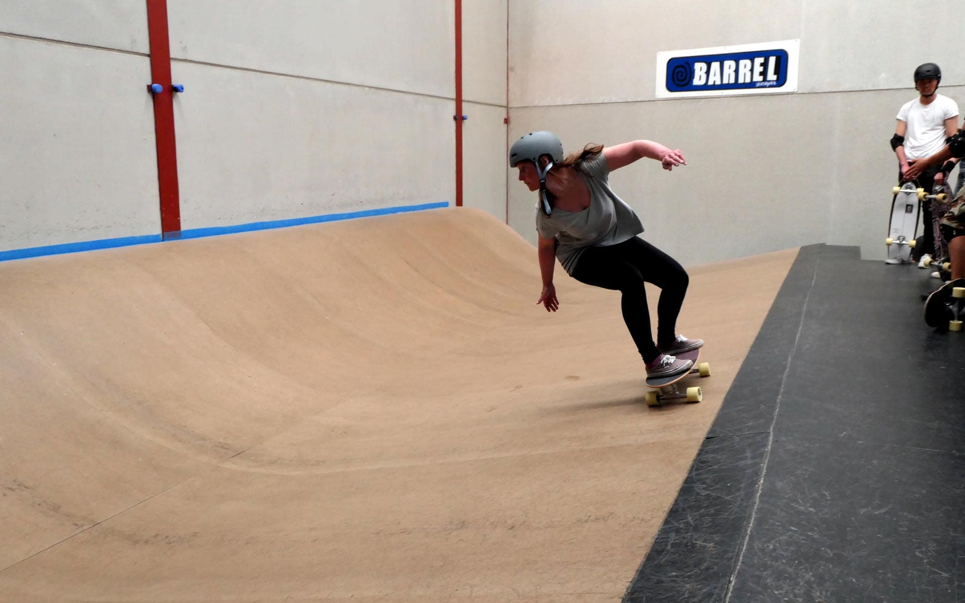 surfskate_in_skatehalle